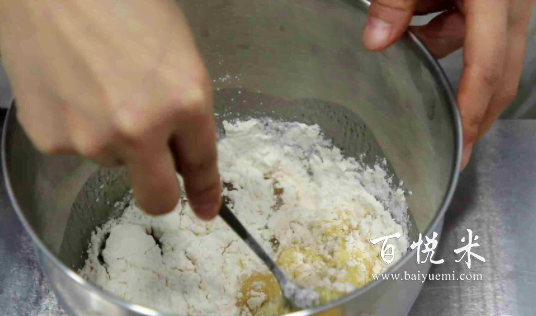 曲奇饼干在家就能做，分享详细做法和技巧，烘焙新手必备教程